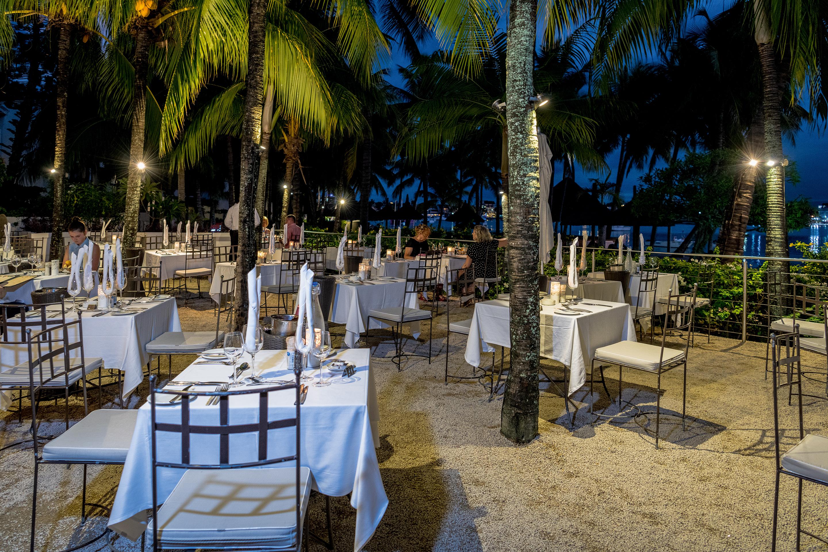 Mauricia Beachcomber Resort&Spa Grand Baie Exterior foto